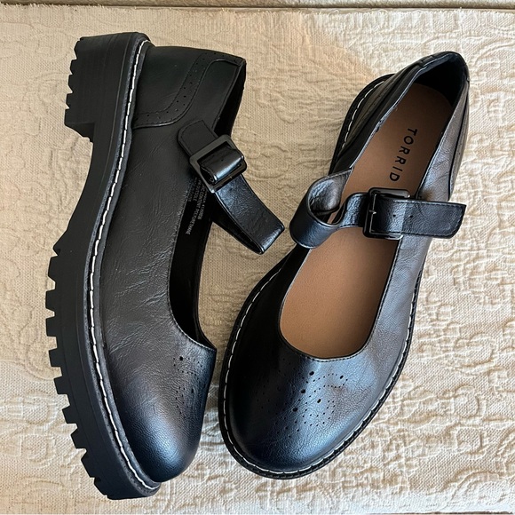 Torrid Mary Jane Flat Shoes Womens 11 WW Black Faux Leather Lug Sole Goth Grunge - Picture 9 of 9